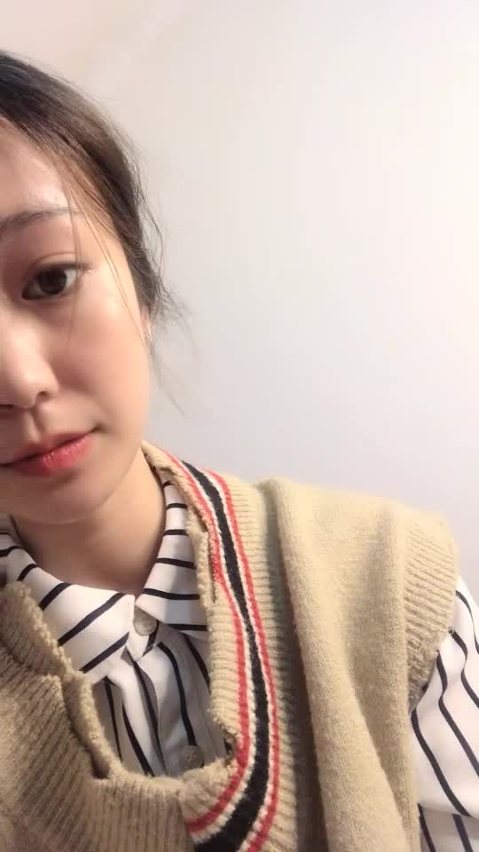 #哭了的小十九 大胸萌妹点此查看更多