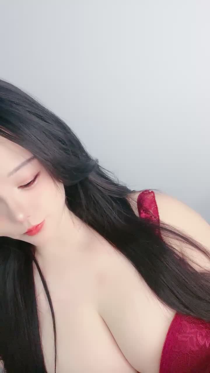 #炮架尤物 颜值女神~G奶爆乳~肥臀馒头逼~揉逼揉胸自慰 群友说更新点大奶的 这个奶 应该喜欢了吧 又大又白 应该是纯天然的