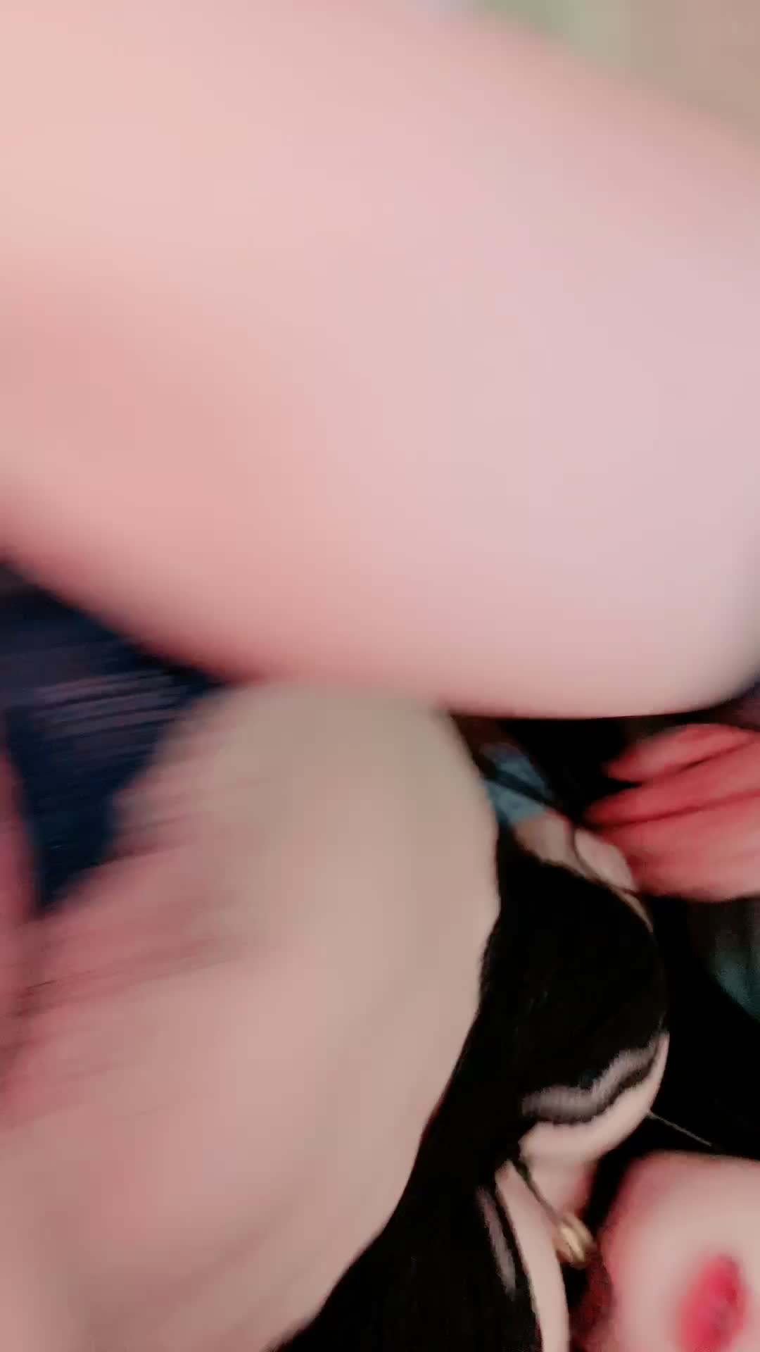 #七彩虹主播 #心疼 黑丝美腿，奶子圆润身材超棒的小姐姐