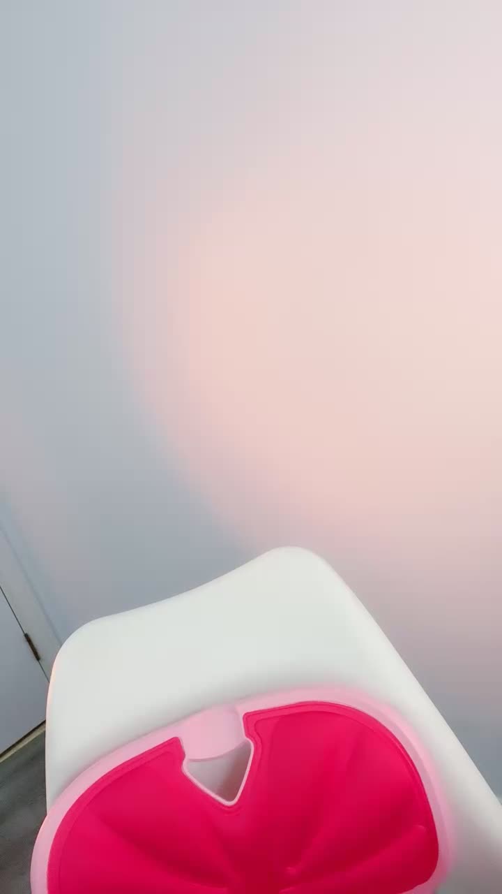 #炮架尤物 颜值女神~G奶爆乳~肥臀馒头逼~揉逼揉胸自慰 群友说更新点大奶的 这个奶 应该喜欢了吧 又大又白 应该是纯天然的