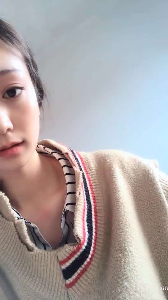 #哭了的小十九 大胸萌妹点此查看更多