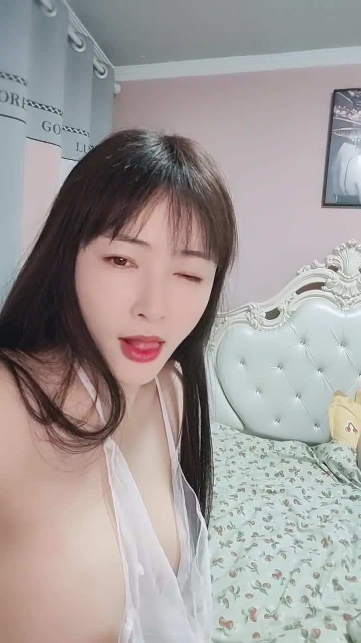 #苍井蜜 真是个极品姐姐一对大美乳！大眼漂亮姐姐奶子超美全裸口交吃鸡被狠狠地操一顿