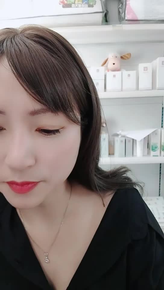 #桃花源 母婴店板娘，今天没生意，寂寞少妇赚外快，给大哥们看看自己有多骚，疯狂自慰