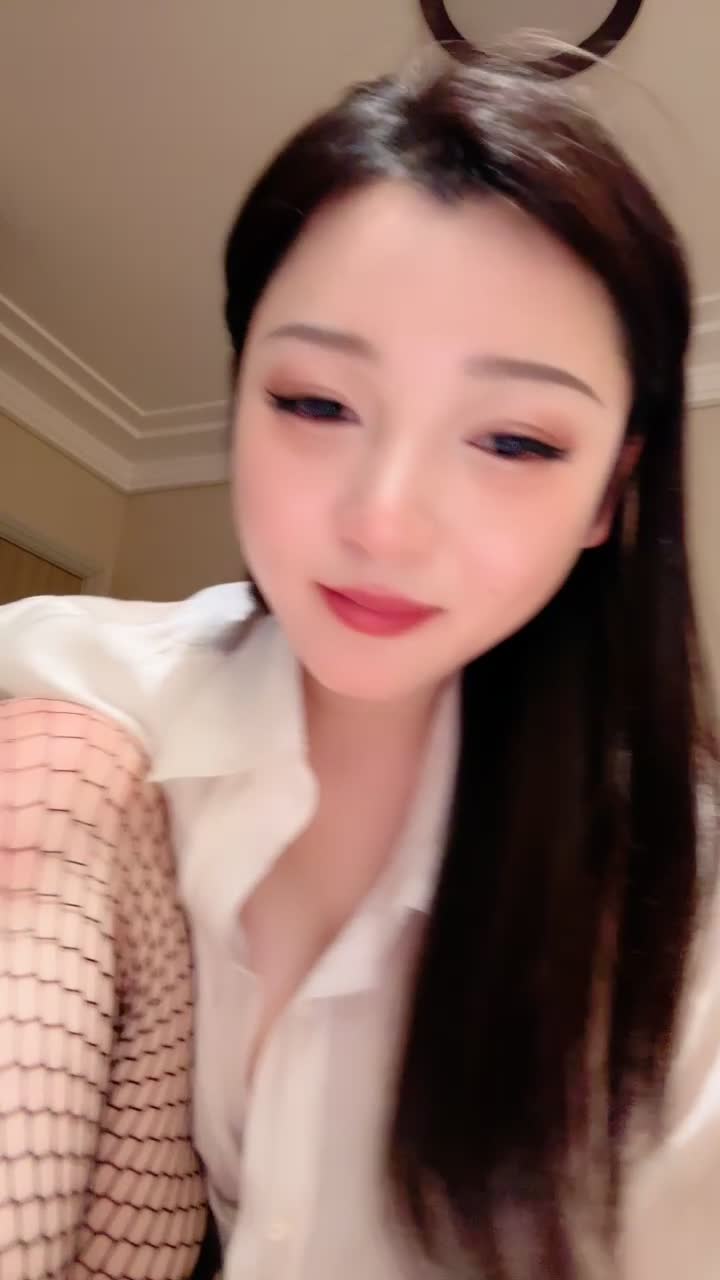 #七彩虹主播 #坏蛋言言 高颜值美女 抠逼自慰 自舔淫水