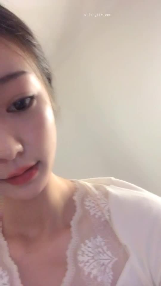 #哭了的小十九 大胸萌妹点此查看更多