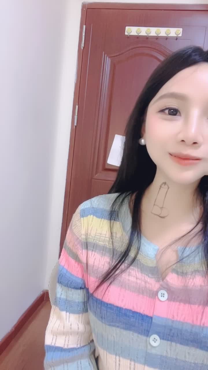 #一个板栗 #七彩虹主播 最美身材 爆乳蜜桃臀尤物 抠逼自慰 十分诱人