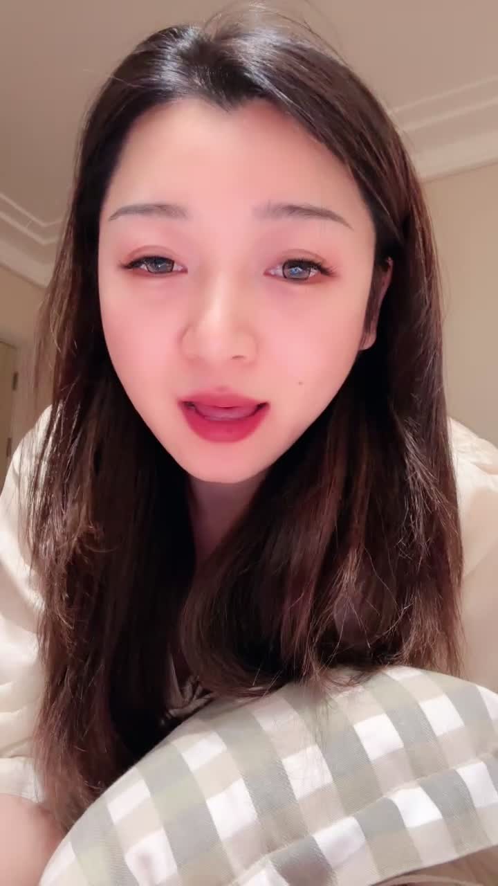 #七彩虹主播 #坏蛋言言 高颜值美女 抠逼自慰 自舔淫水