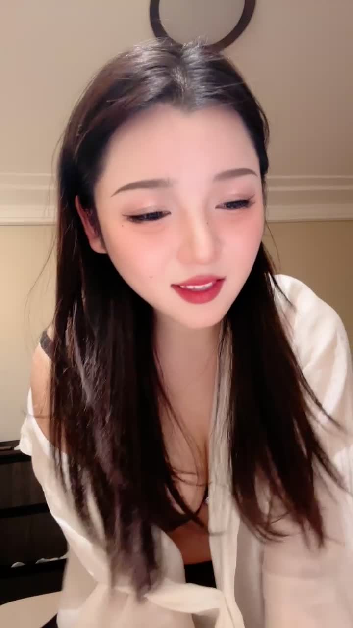 #七彩虹主播 #坏蛋言言 高颜值美女 抠逼自慰 自舔淫水