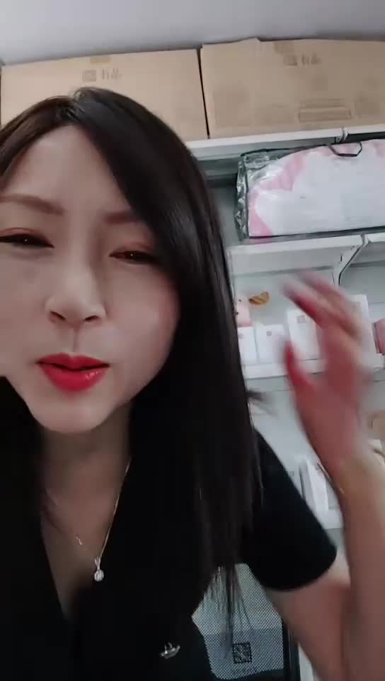 #桃花源 母婴店板娘，今天没生意，寂寞少妇赚外快，给大哥们看看自己有多骚，疯狂自慰