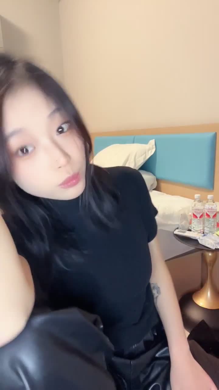 #垂死匕首 36D女神 车灯简直太可以了， 人也骚 被渣男出轨伤心~无套啪啪~