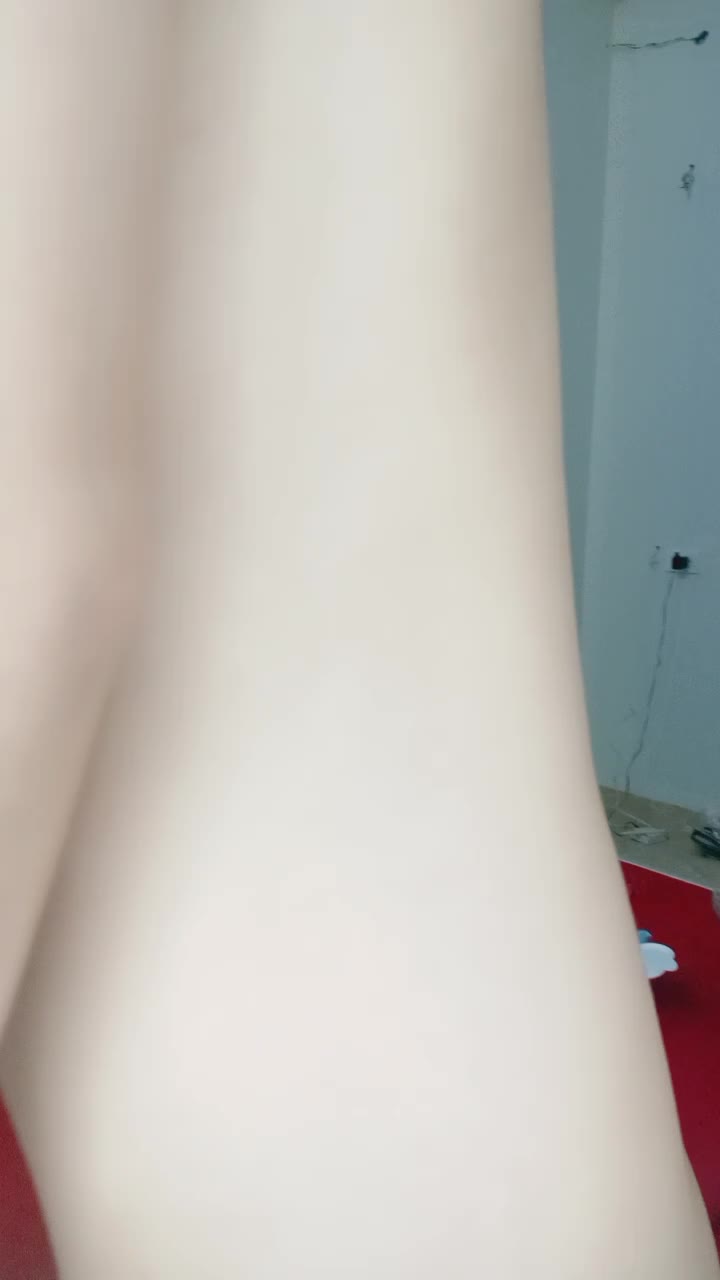 舔屌吸蛋都没有毛毛的极品小夫妻精彩大秀直播啪啪给狼友看，全程露脸让小哥揉着奶子草着逼，干的好舒服好骚点此查看更多