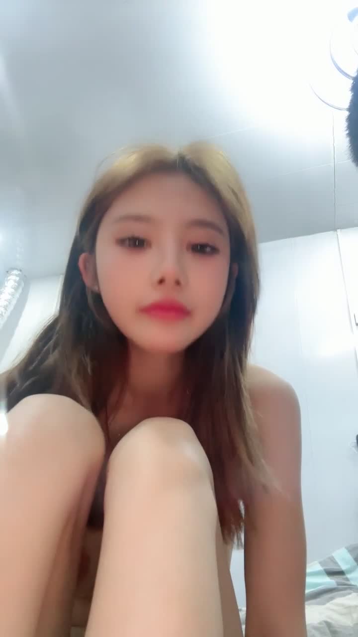 #07年的小妹 遮面前最后一舞~且看且珍惜！ 群内很多视频只是群里的一小部分 赞助即可解锁更多精彩视频如何赞助见置顶