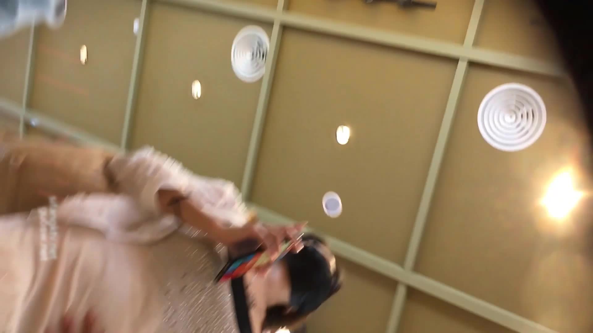 大神一路跟踪尾随偷拍不穿内裤的短裙少妇 肥美多汁的美鲍鱼真想尝一尝