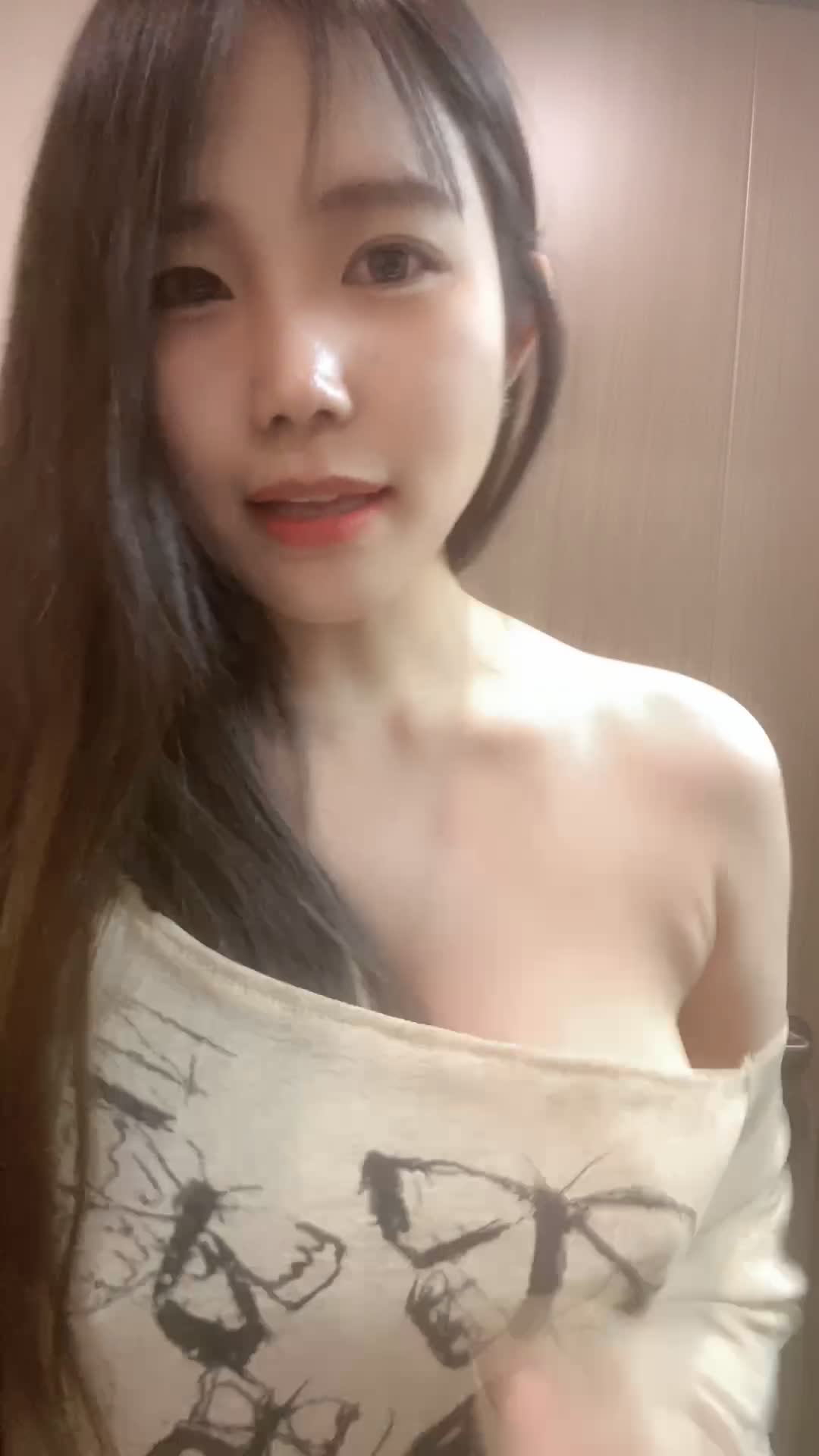 貌美御姐外表下的极品微胖酮体，疯狂腰臀小穴怼脸磨茎，蹭到高潮喷水真是极品敏感体质
