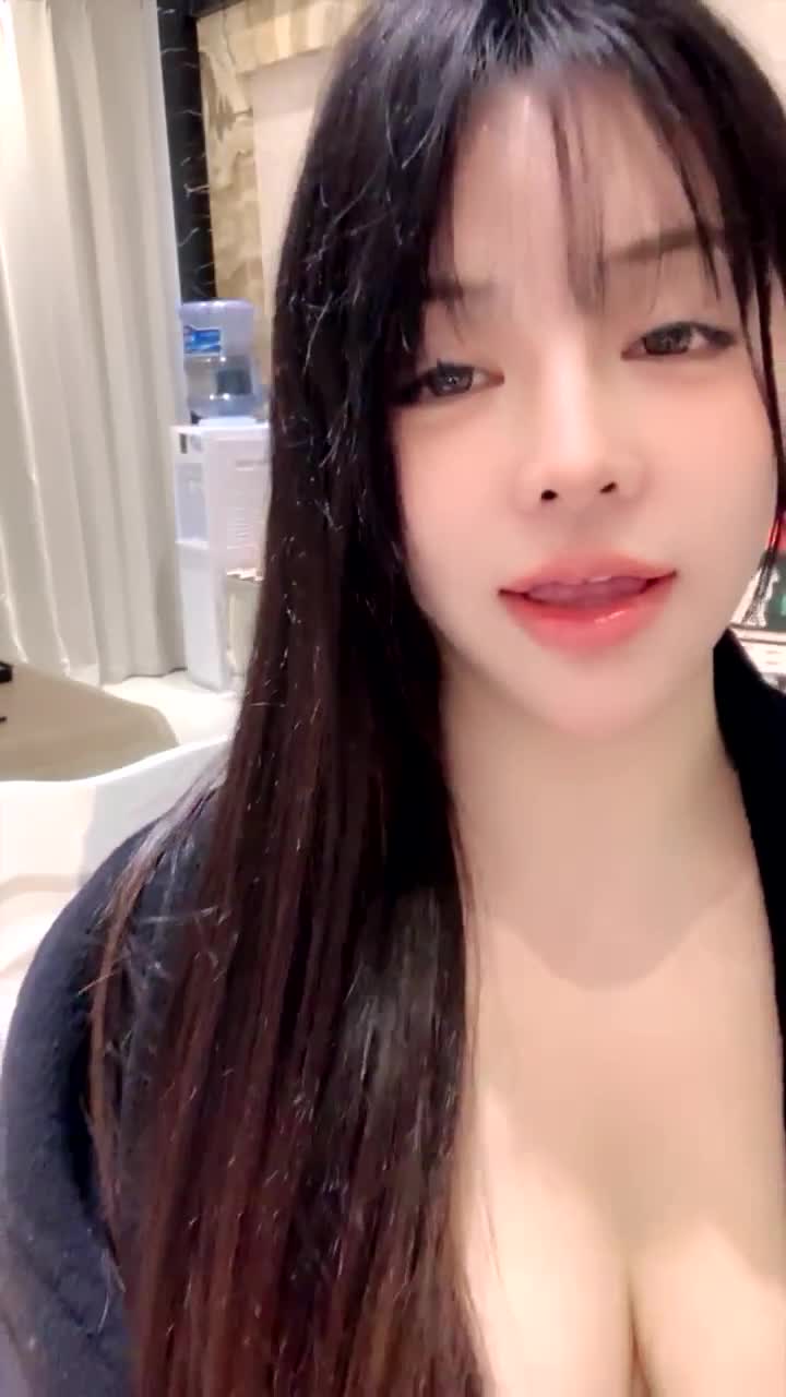 #炸土豆 顶级尤物 四川幺妹！ 童颜巨乳~淫水拉丝自慰喷水