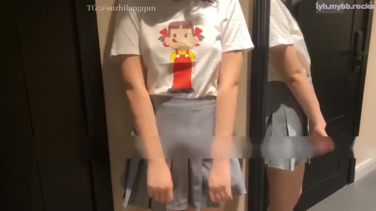 软萌甜美少女反差jk妹外表纯洁可爱 美乳翘臀淫语妹妹 穿白色长袜 doi 据说穿着白棉袜do更容易高潮 可以试试点此查看更多