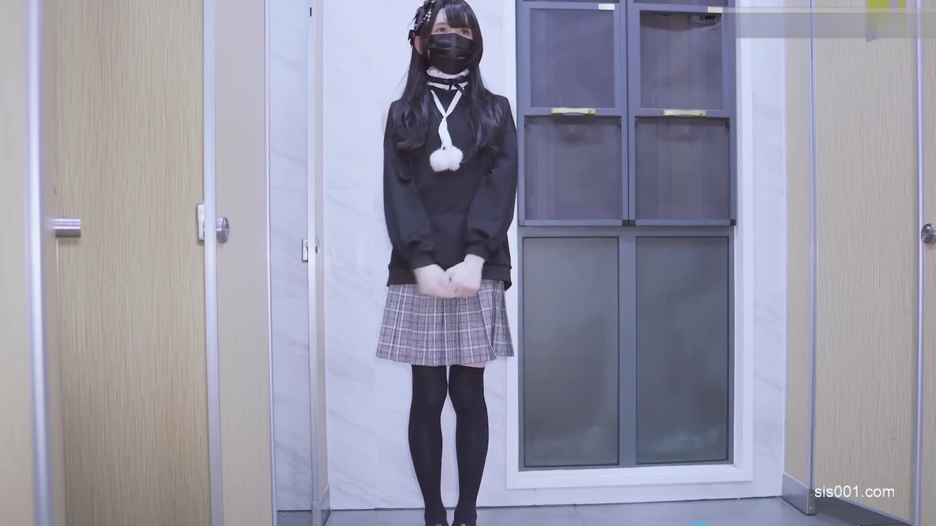 萝莉伪娘Ts茜茜雅 身材娇小 卫衣jk裙黑长袜 来到公共厕所露出紫薇 紧张又刺激 好想有小哥哥突然进来 射了一地精液