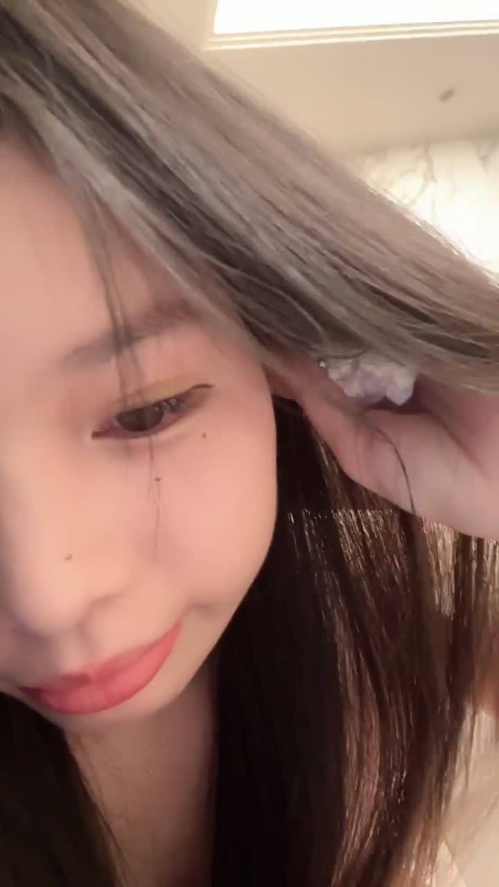 #粉嫩小白兔 清纯校花! 奶子又白又软 抠穴道具自慰 好不好看 你们说了算