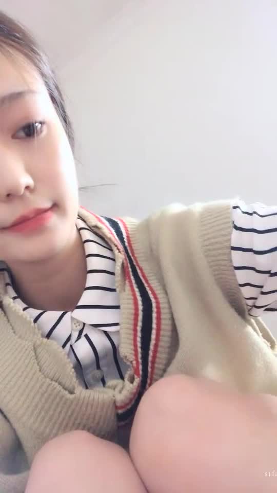 #哭了的小十九 大胸萌妹点此查看更多