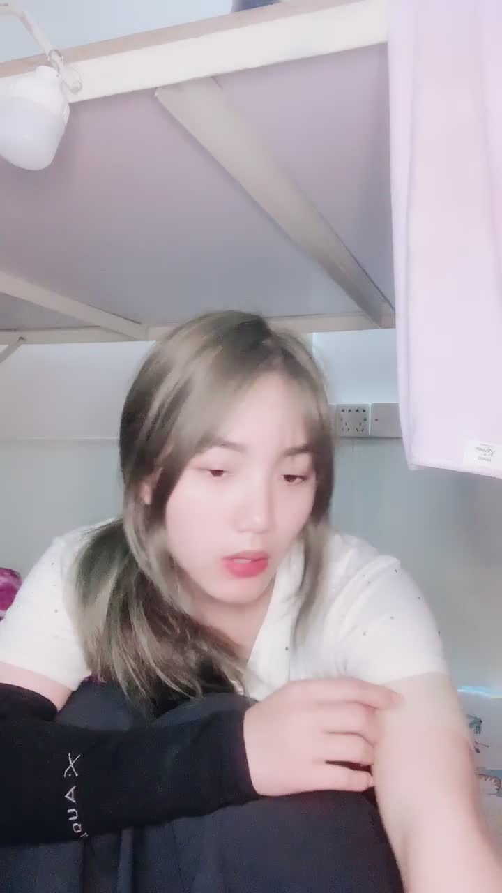 #性感小可爱 最新极品性感美女和炮友在宿舍吃鸡干炮美滋滋！娇喘嘻嘻特别淫荡特别是粉鲍很招人喜欢