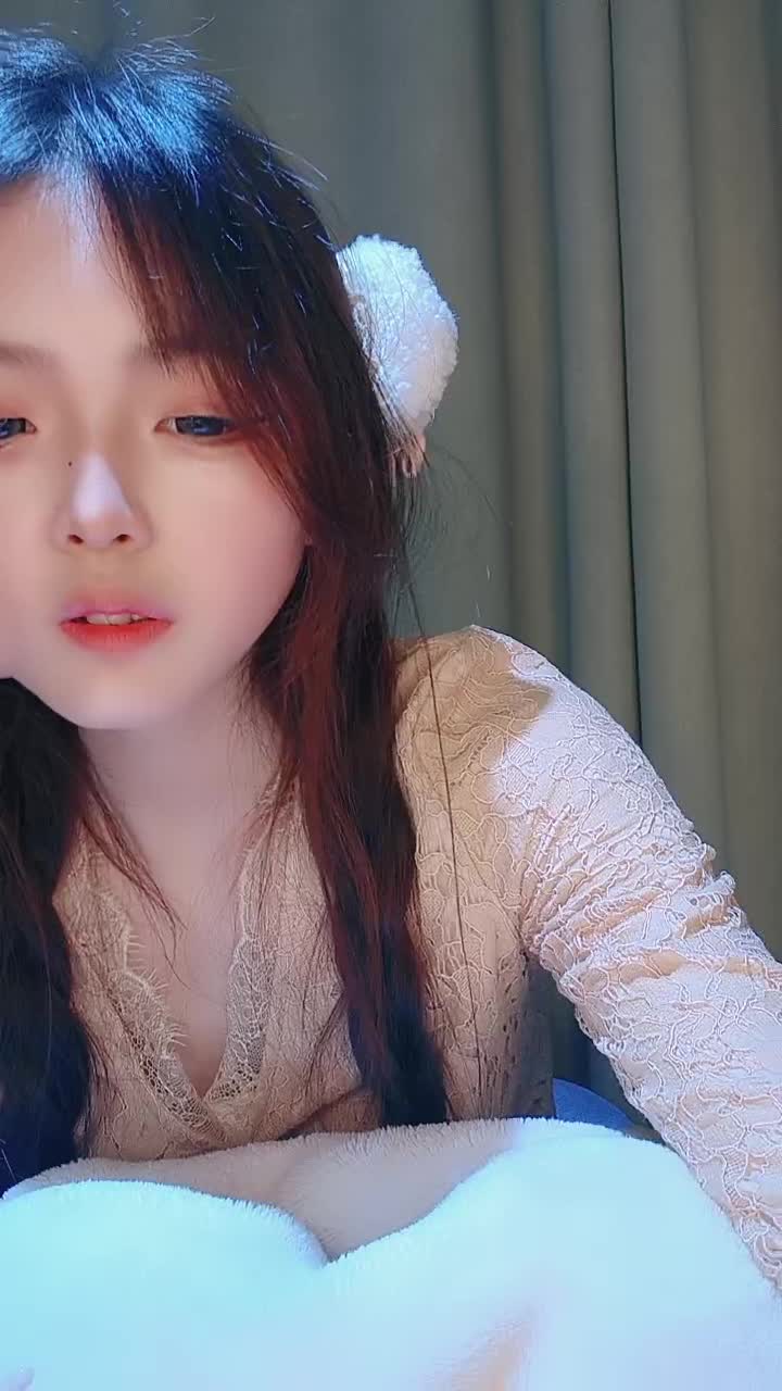 #䒕懒猫 #七彩虹主播 高颜值小萝莉 粉嫩小穴 自慰潮喷
