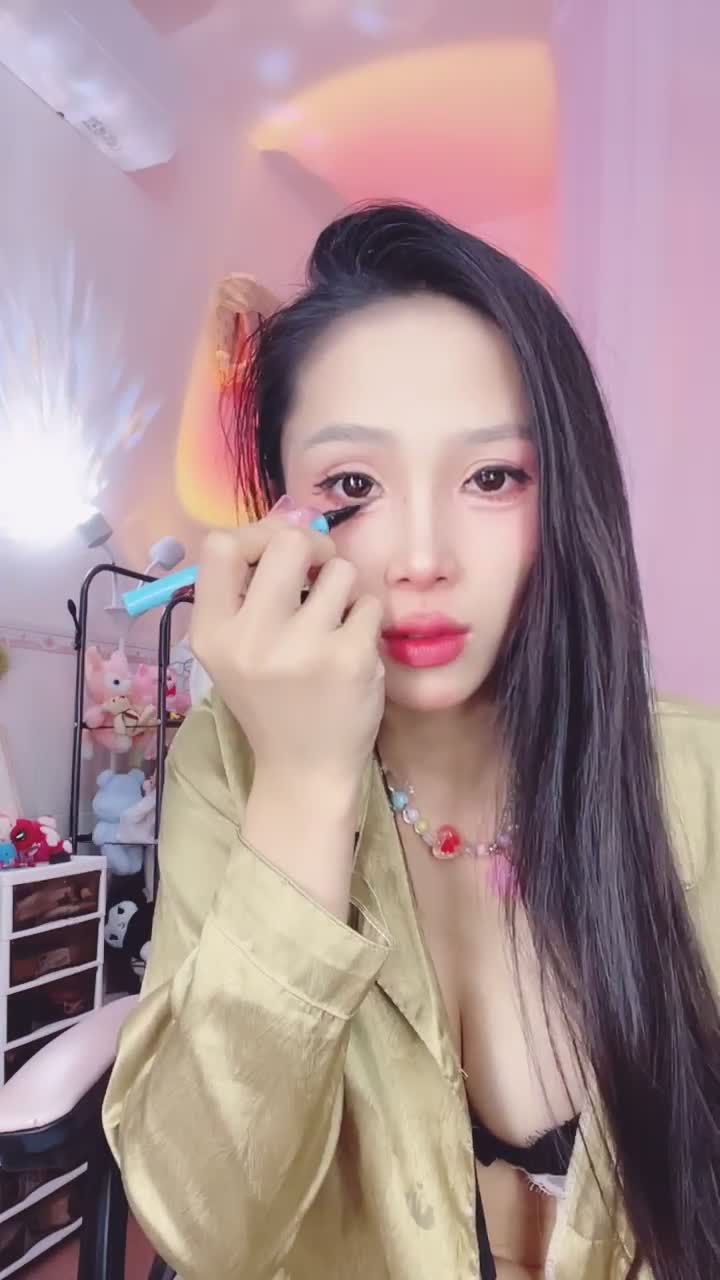 #03年的蛇蛇 精品推荐 极品模特奶妈、能挤奶水 边自慰边滴奶超爽骚到起飞