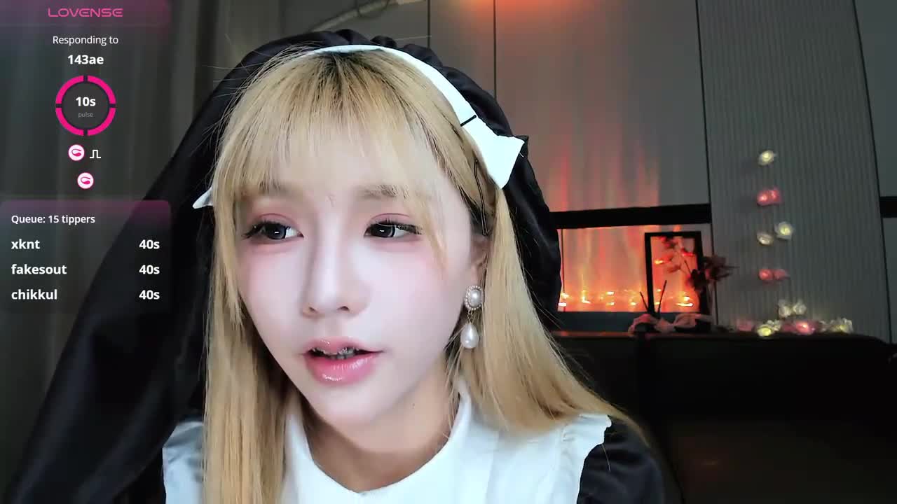 #kiki_2025  高颜值顶流女神  最近三天的色色大合集，淫荡值拉满~~角色扮演：色情修女白丝高跟鞋+ 可爱小猫咪金发简直像个漂亮的洋娃娃+ 反差新娘吊带白色丝袜······抽插小穴、玩菊花、后入、喷水·····kiki真的太懂男人了~！！