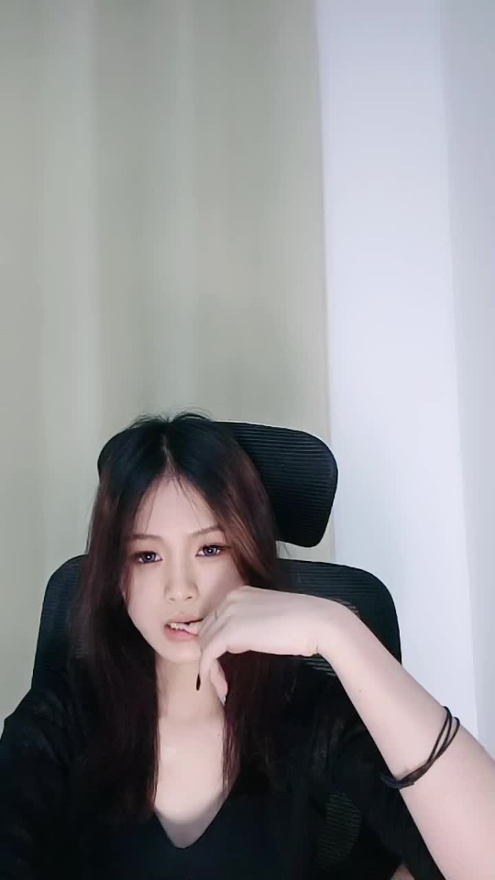 #小兔兔 舞神来了~福利姬美女   性感又激情的裸舞~扣穴自慰~爽飞视频福利