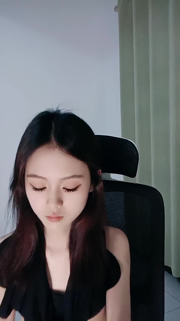 #小兔兔 舞神来了~福利姬美女   性感又激情的裸舞~扣穴自慰~爽飞视频福利
