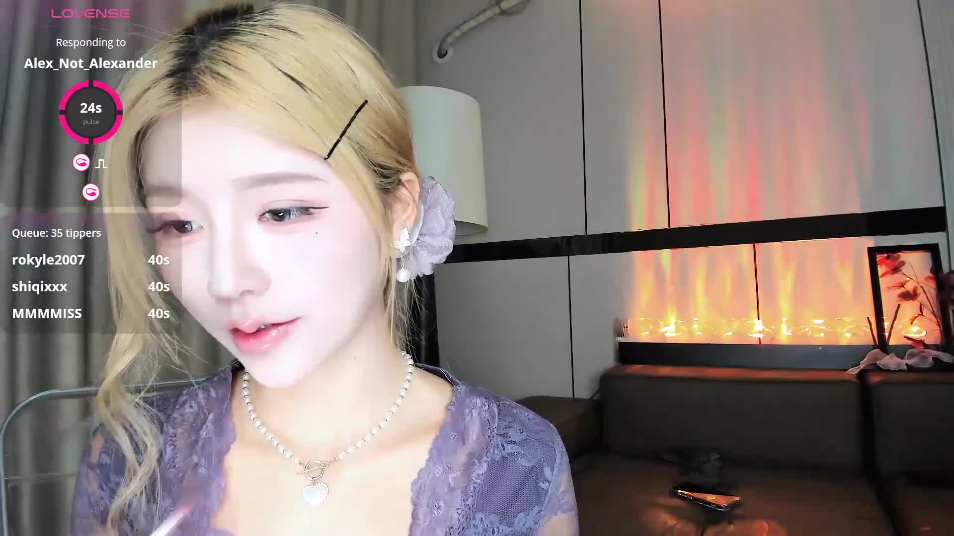 #kiki-2025 绝美尤物kiki最新三天的大尺度精华合集，太NM的美、骚的没边了，搞得我最近几天身体都不好了······开裆灰丝齐逼短裙，露出屁股和菊花，要人命！ 多次喷水！！  特别是昨晚的光线打的很好，KIKI的脸、身体、骚逼，美的不可方物还有吊带红色丝袜、半透红肚兜红色丁字裤、全裸上阵·······玻璃珠肛塞！ 透明椅上帝视角、特写骚穴！ 抬起大长腿大黑牛震骚穴、狐狸尾肛塞·······