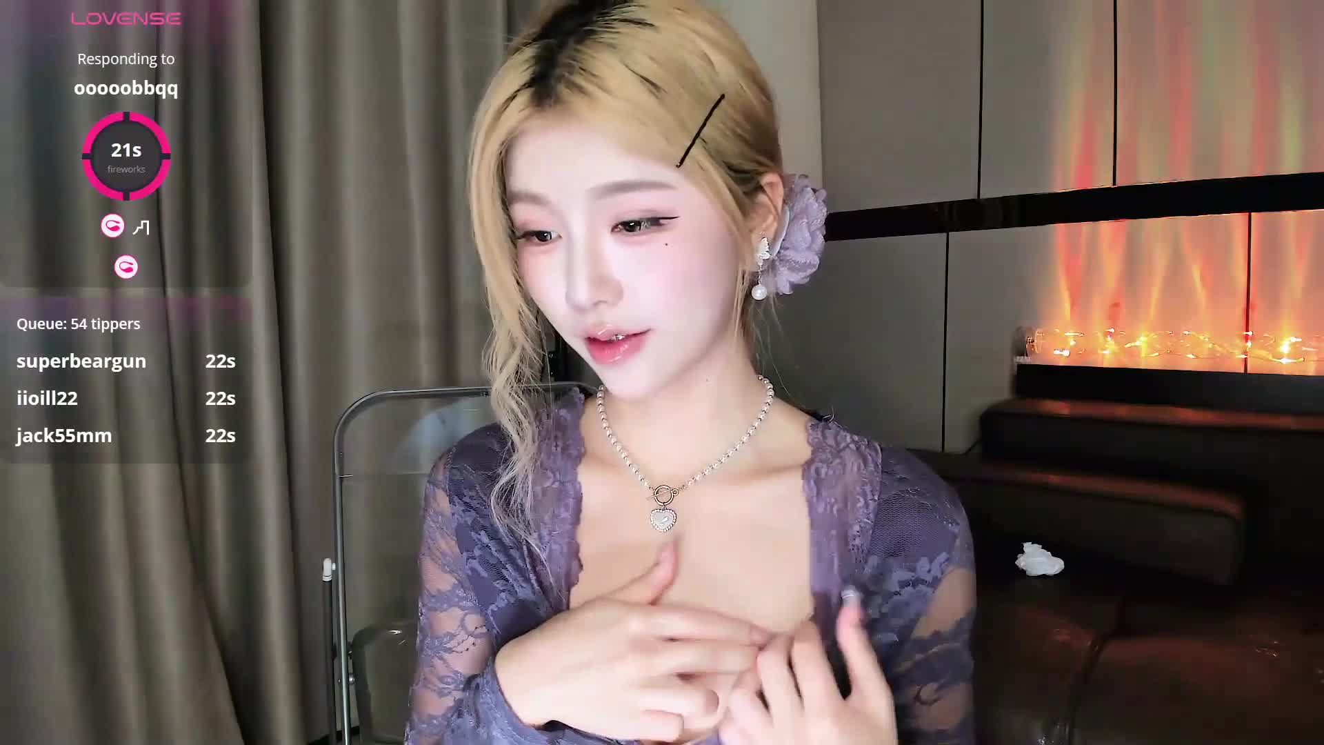 #kiki-2025 绝美尤物kiki最新三天的大尺度精华合集，太NM的美、骚的没边了，搞得我最近几天身体都不好了······开裆灰丝齐逼短裙，露出屁股和菊花，要人命！ 多次喷水！！  特别是昨晚的光线打的很好，KIKI的脸、身体、骚逼，美的不可方物还有吊带红色丝袜、半透红肚兜红色丁字裤、全裸上阵·······玻璃珠肛塞！ 透明椅上帝视角、特写骚穴！ 抬起大长腿大黑牛震骚穴、狐狸尾肛塞·······