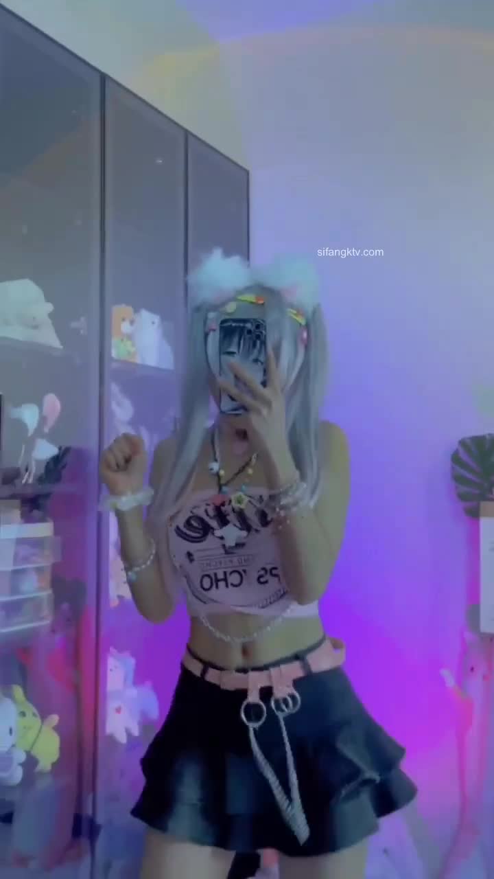 ️青春无敌️抖音风极品推特网红嫩妹【小仙云儿】十月高价定制裸舞️翘臀大长腿各种制服小可爱#推特福利