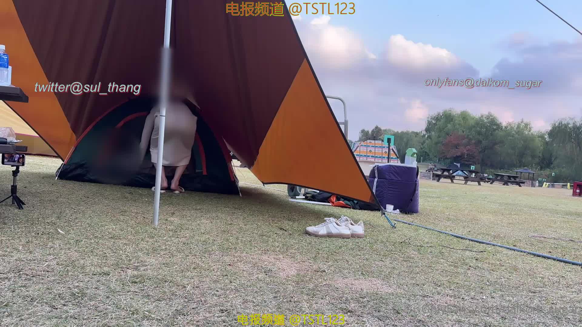 #韩国人妖 #户外肛交 #伪娘韩国网红人妖伪娘-户外露营帐篷和直男大白天激情做爱肛交-肚子上还有淫纹