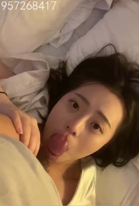 高颜值女大学生被调教成床上小母狗 又纯又欲特贱特骚