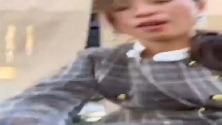 #少妇 #户外 #黑丝 #自拍少妇在人来人往的户外偷偷自慰，情趣开档小穴里早都塞进跳蛋。刺激