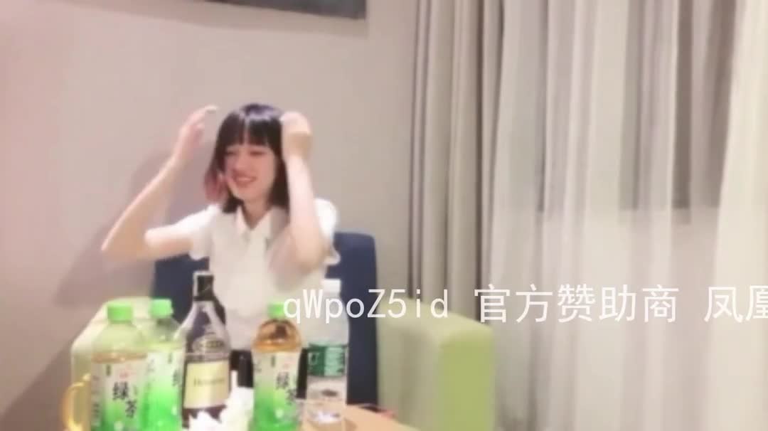 年度全网最清纯短发妹子，游戏石头剪刀布套路强上，最终无套插入