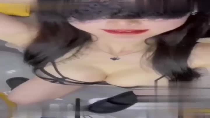 #御姐 #自拍 #自慰 #近距离大奶御姐近距离自慰，奶子大身材好大方展示身材和嫩鲍