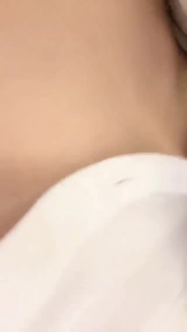 #学生妹 #自拍 可爱学妹自拍诱惑视频流出，肤白貌美身材好，揉奶摸穴自慰