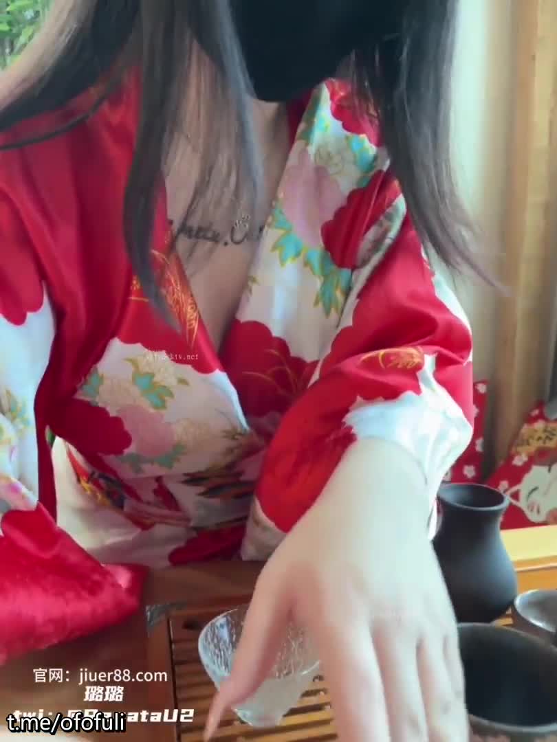 【虐恋调教️巨乳女神】I乳女神九儿闺蜜『璐璐BOBBY』最新大尺度私拍《日本妓妻》各种玩弄嫩穴爆乳