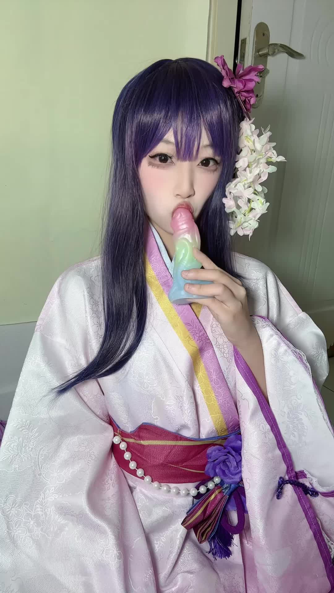 露脸清纯颜值少女『神探狸狸』5月新档 黑丝制服性感辅警自慰诱惑 cos初音未来 雷电将军不雅自拍