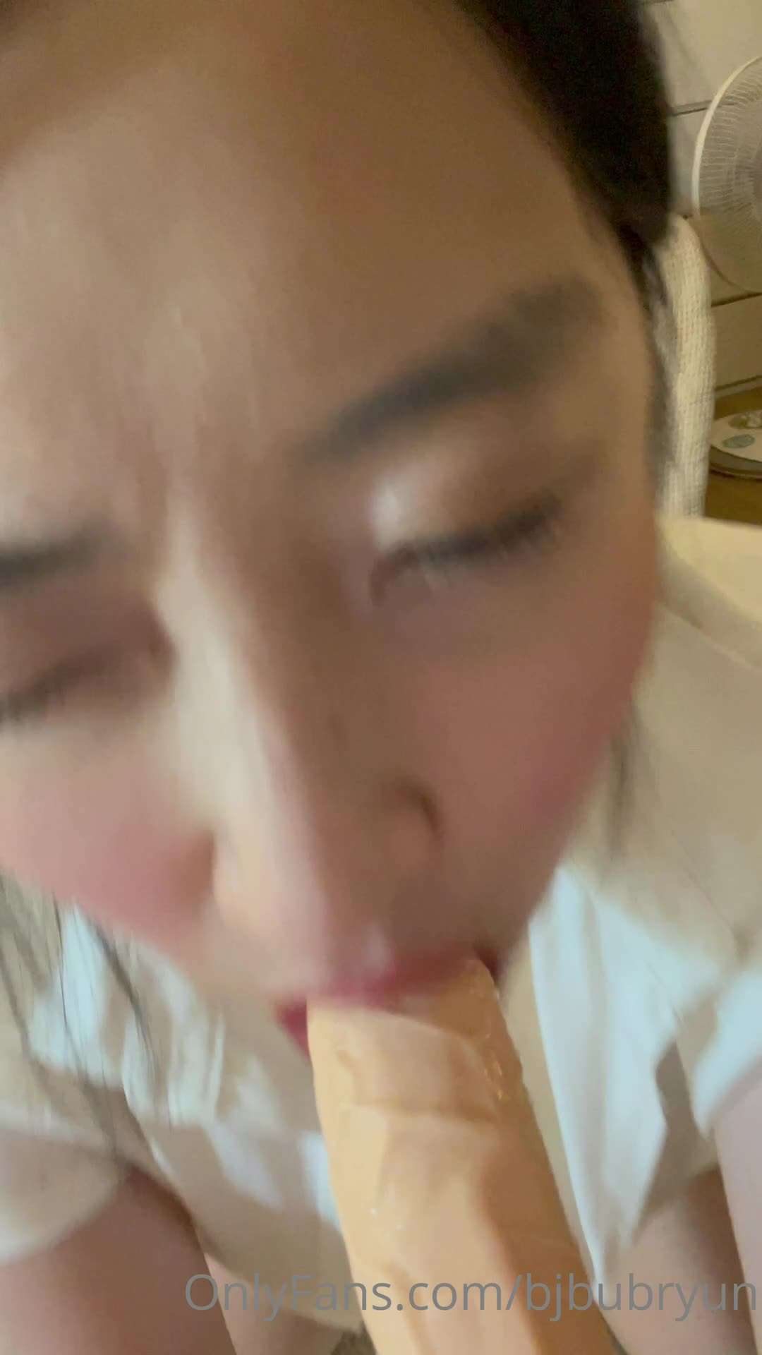 露脸才是王道！万人求档Onlyfans斯文眼镜反差婊Bjbubr私拍~大波肥臀居家各种道具紫薇#Onlyfans