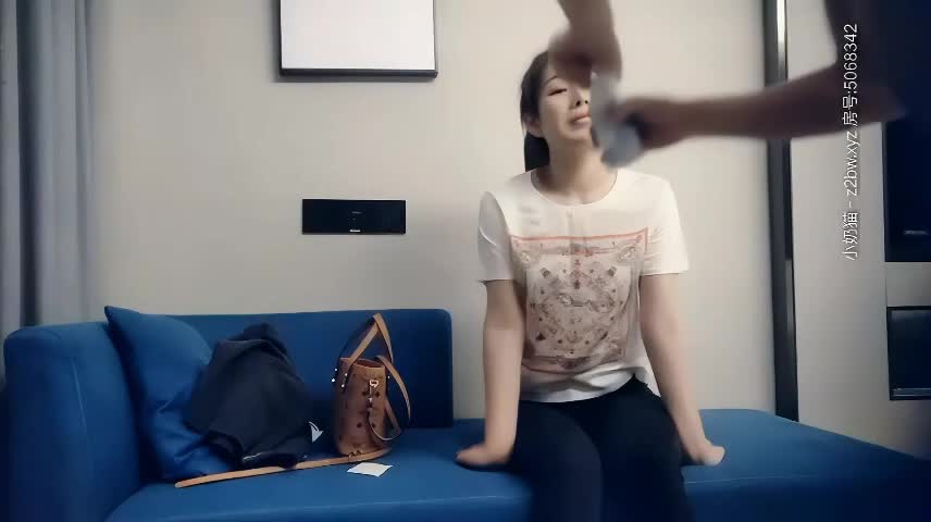 探花长相甜美T恤马尾妹子，服务不错加钟摸逼特写口交，抬腿大力抽插猛操呻吟