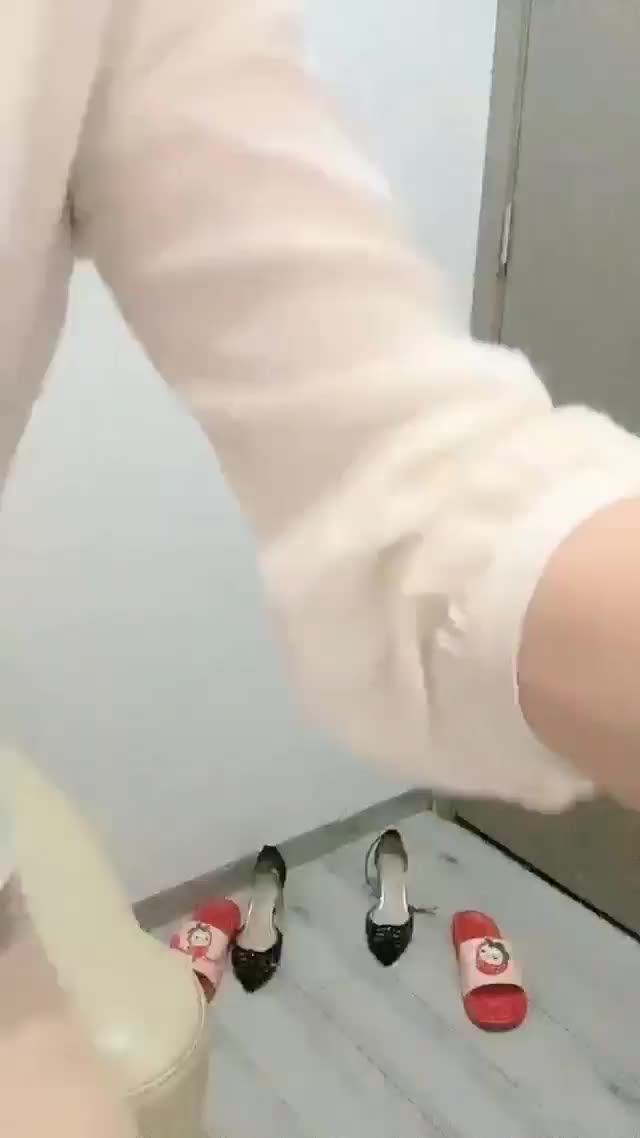 #御姐 #主播 #自拍 #自慰 极品御姐主播直播自慰大秀，爆乳极品身材，气质不错，颜值高。自慰嫰穴玩的挺骚