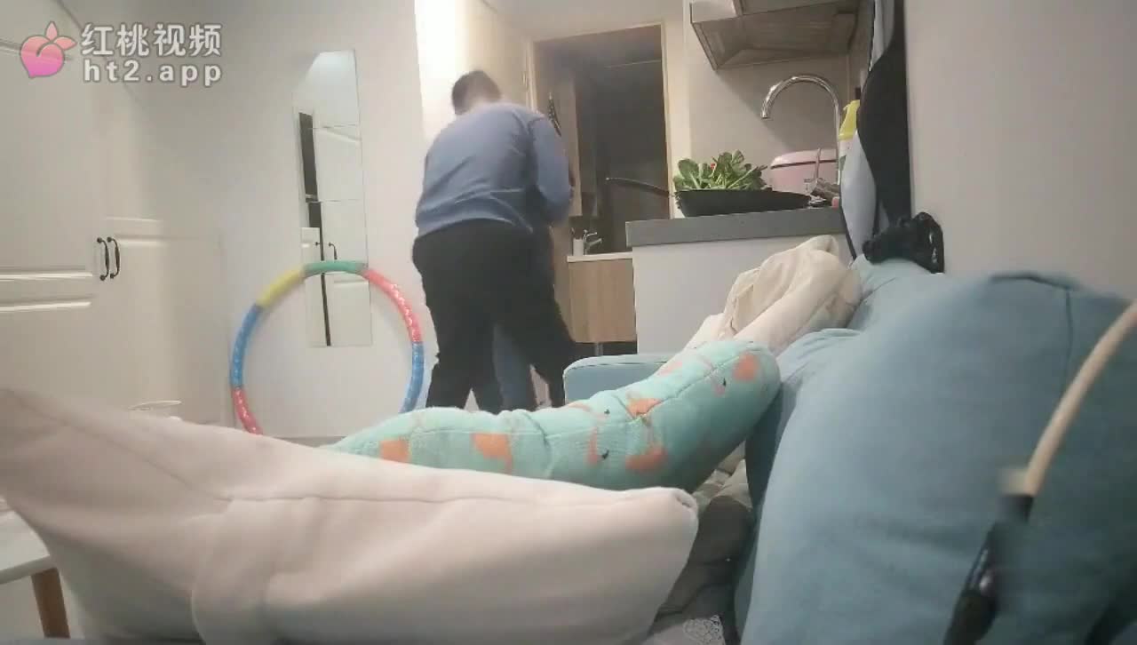 下午去同事家做客半推半就把身材不错的女同事操了不小心内射被埋怨内射 偷拍自拍 素人