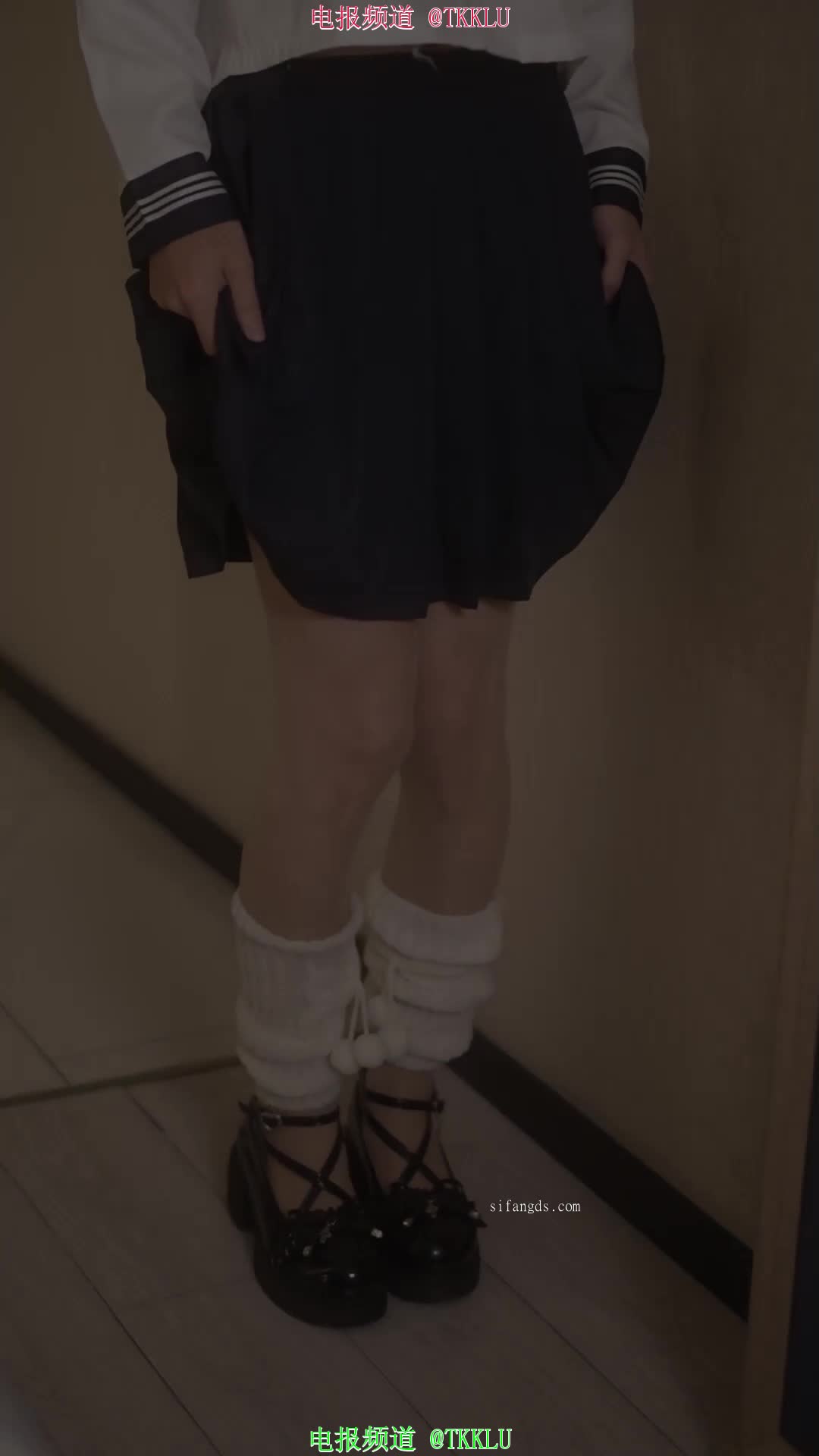 极品伪娘母狗-学生制服丝足诱惑-