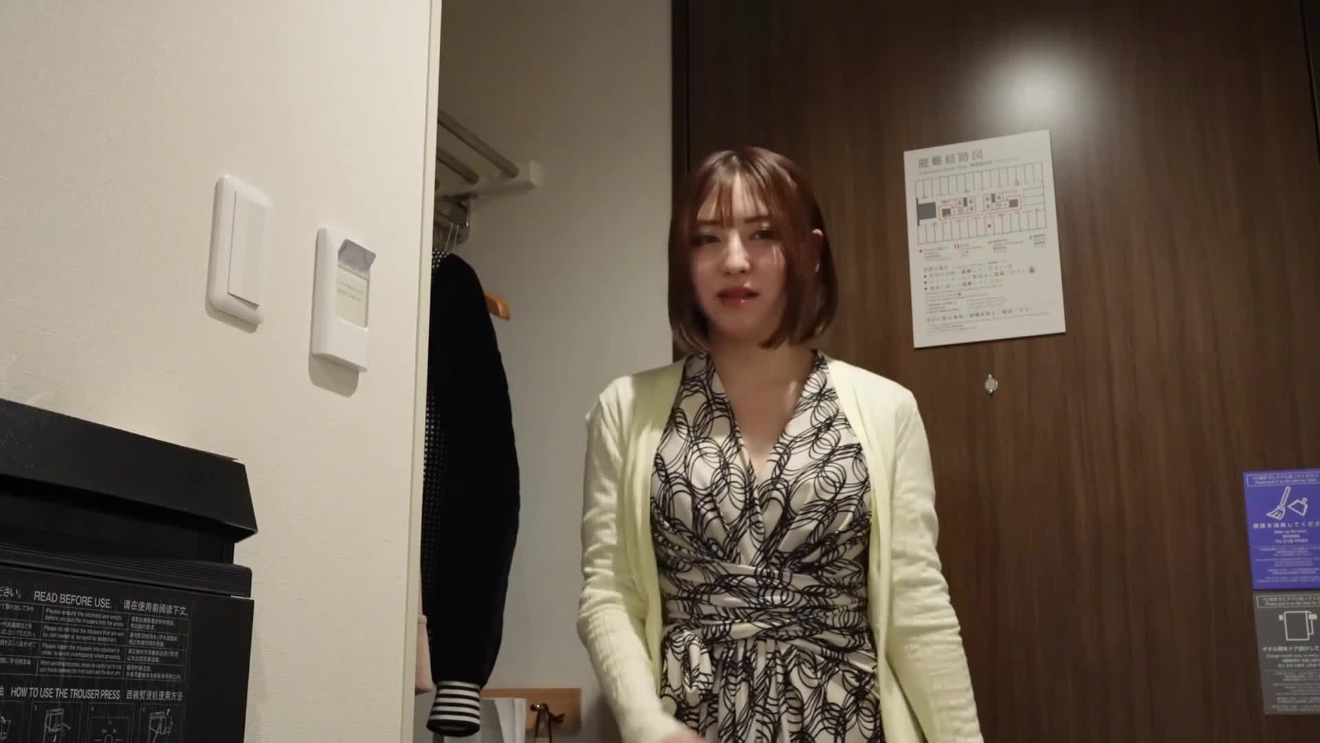 最新流出FC2-PPV-4609474系列】，韵味十足美少妇上门援交，极品白虎粉鲍无套内射，撸点高