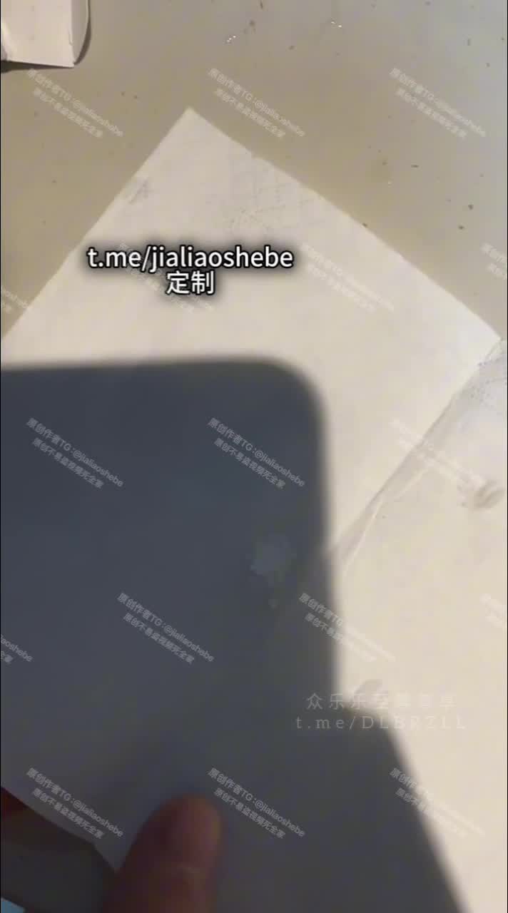 重口警告！妹妹的精液食物吃播「Jojo九九」定制群资源《迷好篇》第二天起床头发油嗓子痛身上臭臭的，以为喝酒了，没怀疑是