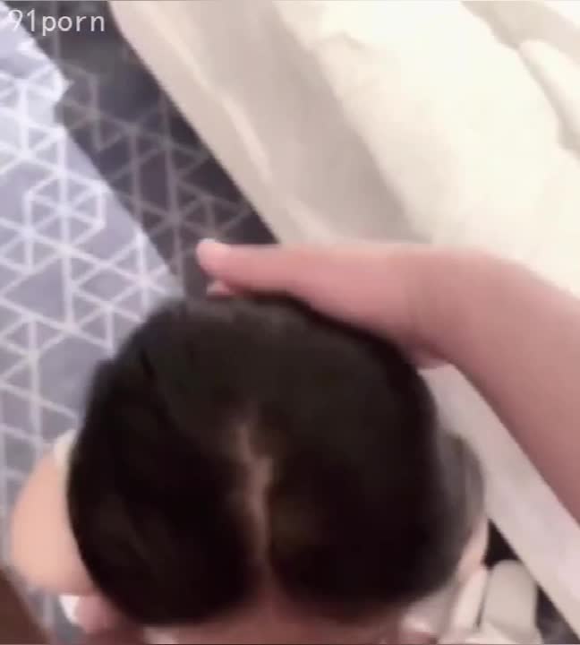 高颜值巨乳反差婊小妈 不为人知的一面 跪着求精