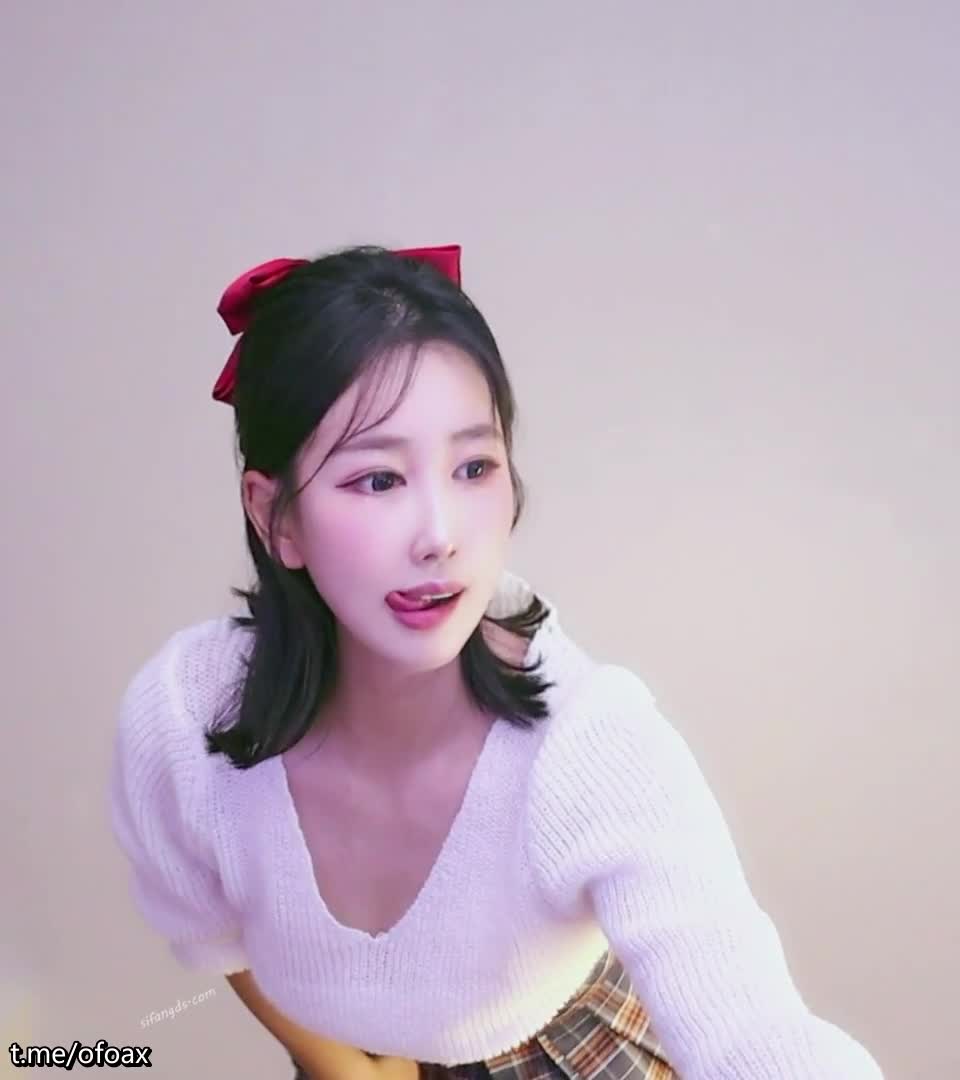 精品裸舞【Yuhee】上新裸舞小姐姐 1月3日 JK蕾丝露脸