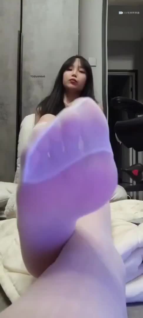 高颜值美女【苍樱拍子】露脸模拟足交 淫语和骚脚双重刺激
